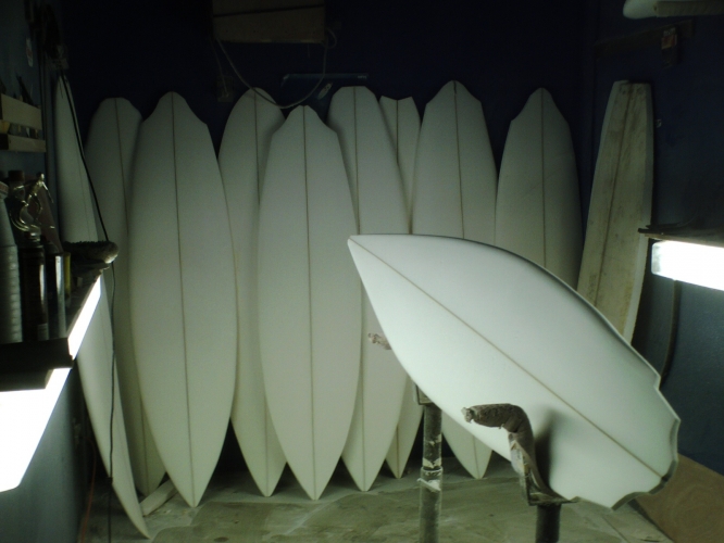 CUSTOM HAND SHAPES / TAYLOR SURFING EFFECTS OAHU image 2